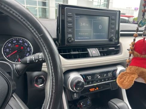 Used 2019 Toyota RAV4 XLE AWD/4WD image 2