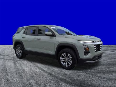 Used 2025 Chevrolet Equinox LT FWD image 2