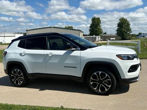 Used 2022 Jeep Compass Limited AWD/4WD image 3