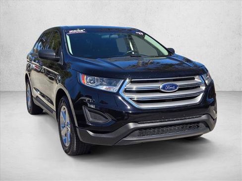 Used 2017 Ford Edge SE image 3