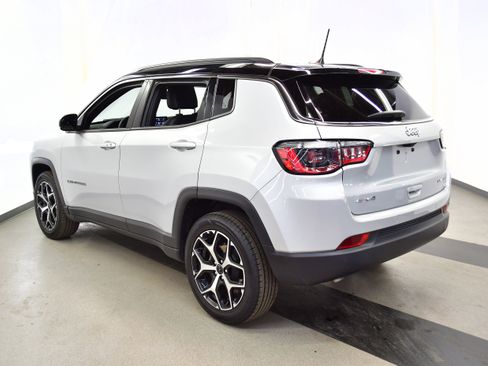 Used 2025 Jeep Compass Limited image 5