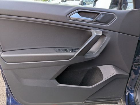 Used 2021 Volkswagen Tiguan SE w/ Panoramic Sunroof Package AWD/4WD image 14