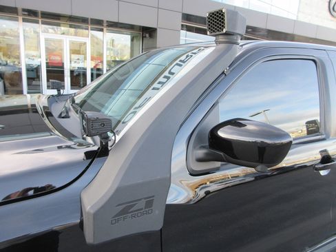 Used 2022 Nissan Frontier PRO-4X w/ Pro-4X Premium Package image 3