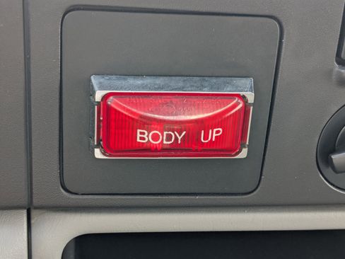 Used 2005 Ford F350 XL image 21