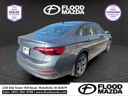 Used 2023 Volkswagen Jetta SE image 5