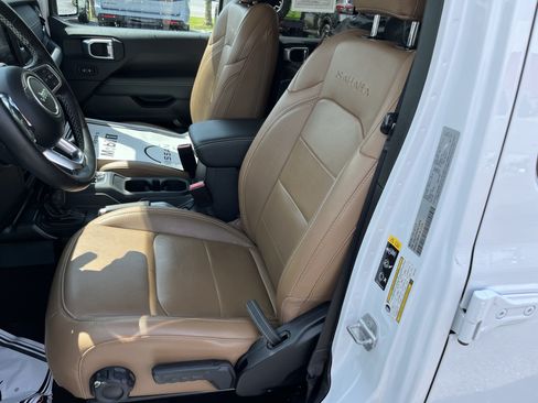 Used 2023 Jeep Wrangler Unlimited Sahara w/ Cold Weather Group AWD/4WD image 14