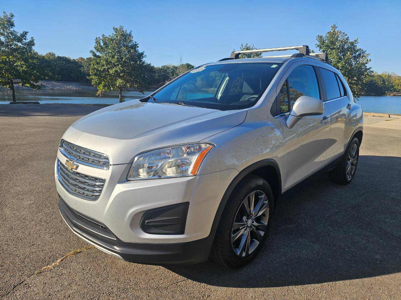 Used 2016 Chevrolet Trax LT w/ LT Sun and Sound Package AWD/4WD image 11