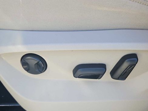 Used 2019 Volkswagen Atlas SE w/ Towing Package image 14