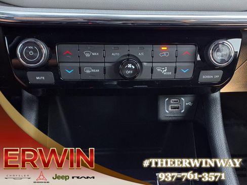 Certified 2024 Jeep Compass Limited image 20