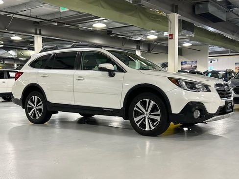 Used 2019 Subaru Outback 3.6R Limited AWD/4WD image 1