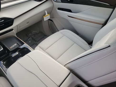 New 2026 Buick Enclave Avenir w/ Super Cruise Package FWD image 13