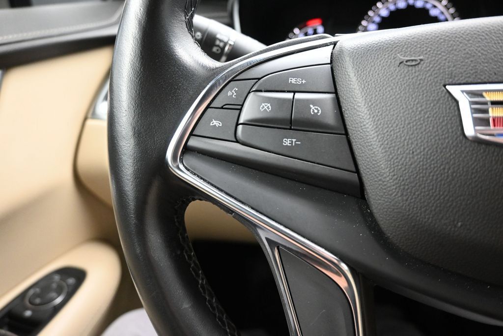 Used 2019 Cadillac XT5 AWD image 17