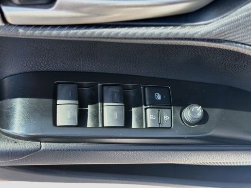 Used 2025 Toyota Camry SE FWD image 15