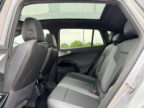 Used 2023 Volkswagen ID.4 Pro S image 15