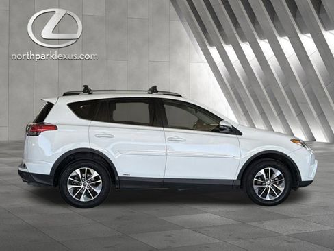 Used 2016 Toyota RAV4 XLE w/ Convenience Package AWD/4WD image 4