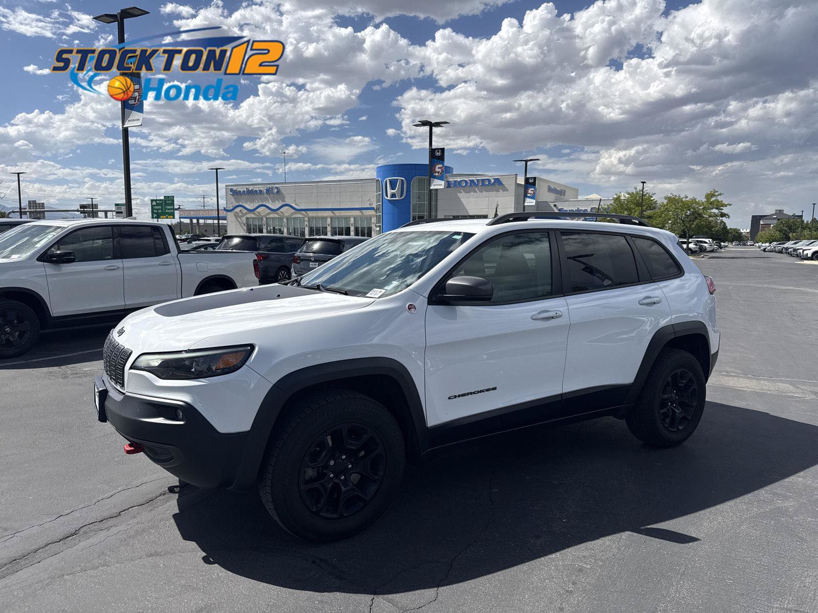 Used 2019 Jeep Cherokee Trailhawk AWD/4WD image 1
