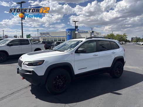 Used 2019 Jeep Cherokee Trailhawk AWD/4WD image 1