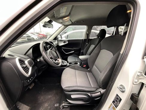 Used 2023 Kia Soul LX w/ LX Technology Package image 13