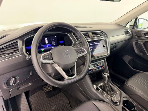 Used 2022 Volkswagen Tiguan SE image 4