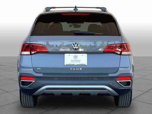 Used 2024 Volkswagen Taos SE w/ Panoramic Sunroof Package image 5