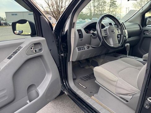 Used 2018 Nissan Frontier SV image 13