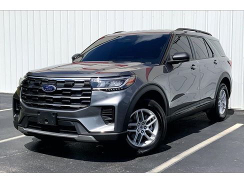 Used 2026 Ford Explorer Active AWD/4WD image 1