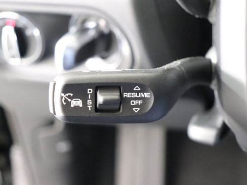 Used 2025 Porsche Macan image 35