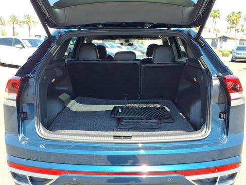 Certified 2022 Volkswagen Atlas Cross Sport SEL Premium R-Line AWD/4WD image 18