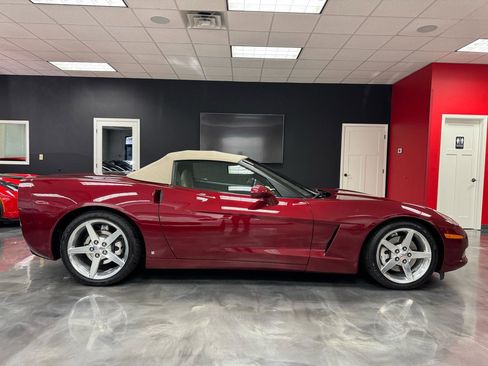 Used 2006 Chevrolet Corvette Convertible w/ Preferred Equipment Group RWD image 24