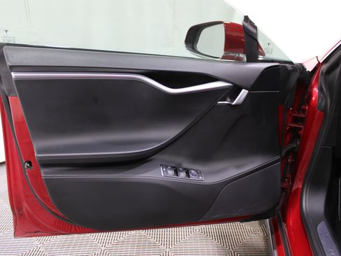 Used 2015 Tesla Model S 70 image 6