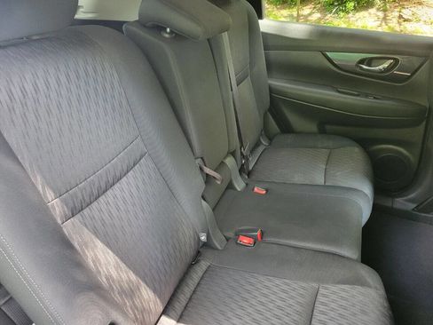 Used 2019 Nissan Rogue SV image 11