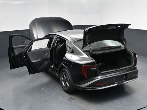 New 2025 Kia K4 LXS image 15