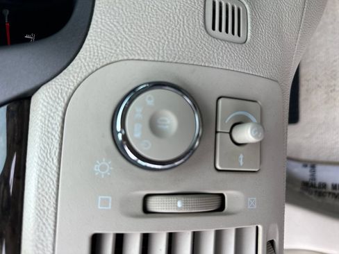 Used 2008 Cadillac DTS w/ Sun And Sound Package FWD image 29