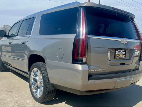 Used 2017 Cadillac Escalade ESV Platinum image 5