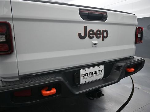 Used 2025 Jeep Gladiator Mojave w/ Convenience Group image 16