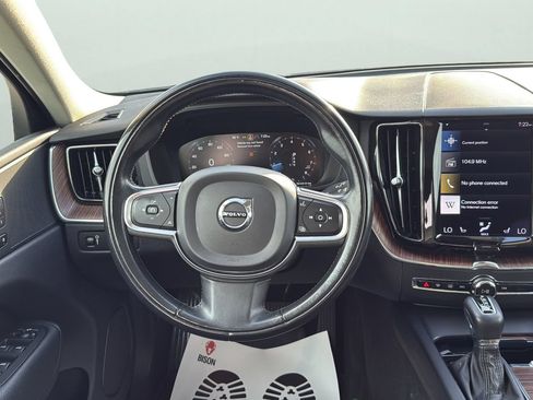 Used 2021 Volvo XC60 T5 Momentum w/ Premium Package AWD/4WD image 13