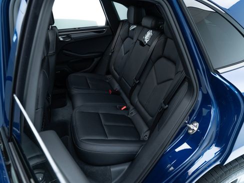 Certified 2024 Porsche Macan AWD/4WD image 24