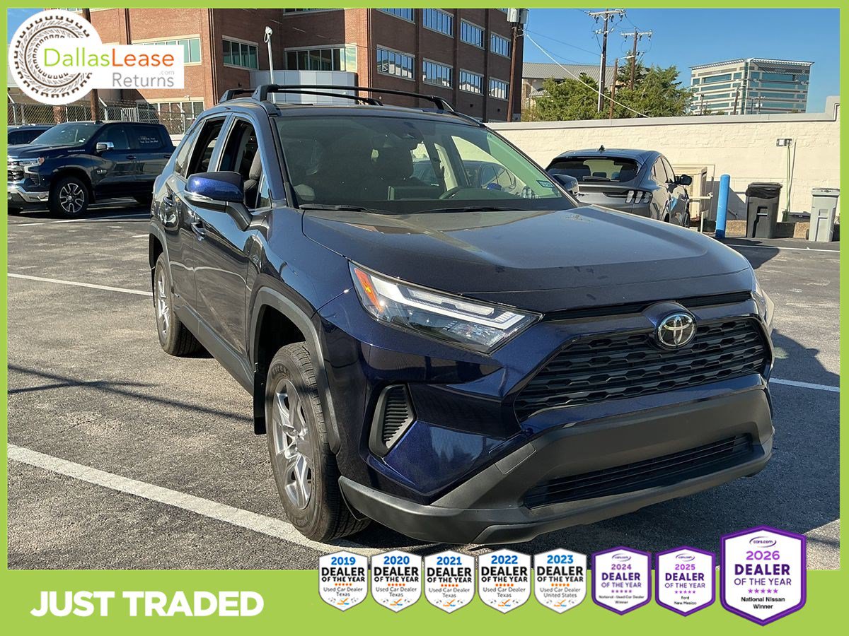 Used 2025 Toyota RAV4 XLE AWD/4WD image 1