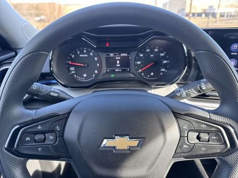 Certified 2025 Chevrolet Trax LS image 11