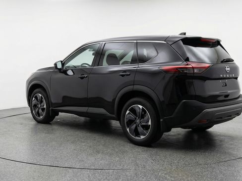 Used 2025 Nissan Rogue SV image 6
