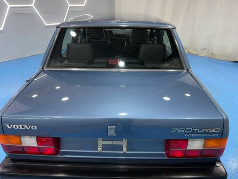 Used 1987 Volvo 760 GLE RWD image 9