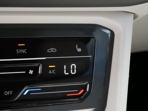 Used 2023 Volkswagen Tiguan SE AWD/4WD image 29