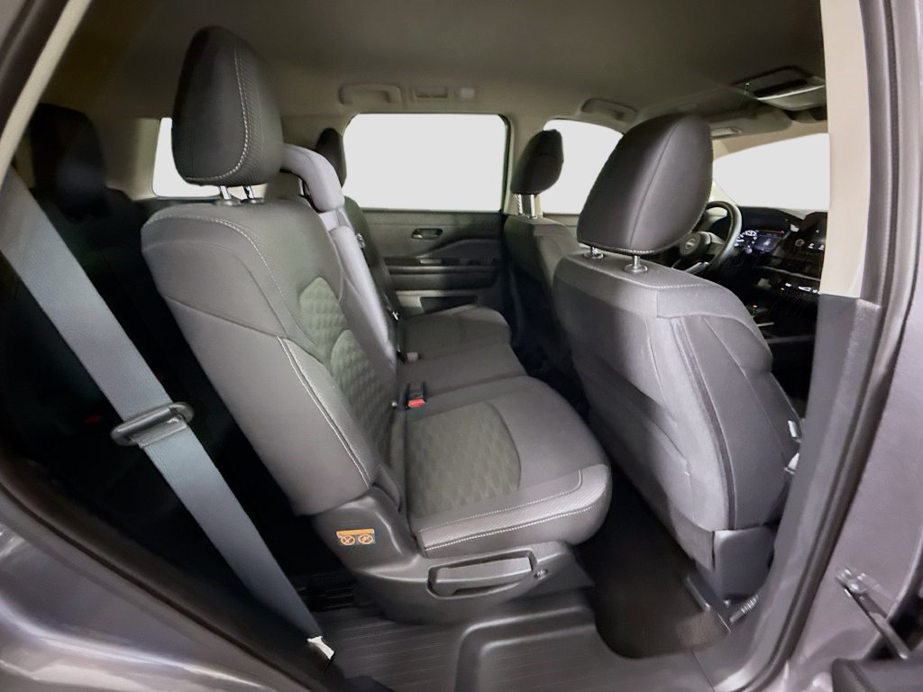 Used 2024 Nissan Pathfinder SV FWD image 26