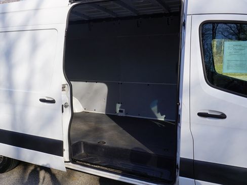 Used 2020 Mercedes-Benz Sprinter 2500 w/ Driver Convenience Package image 23