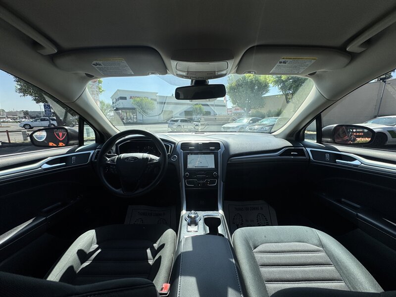 Used 2019 Ford Fusion SE FWD image 31