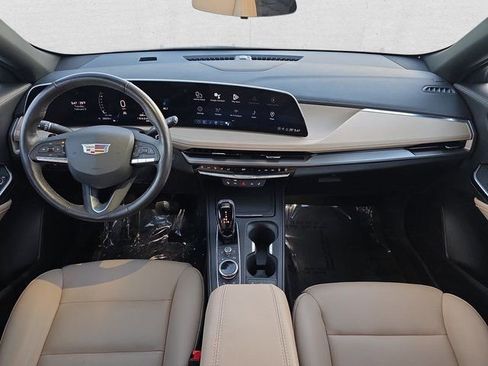 Certified 2024 Cadillac XT4 Luxury w/ Cold Weather Package image 9