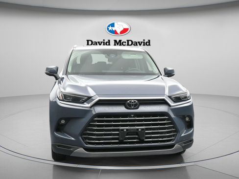 Used 2025 Toyota Grand Highlander AWD image 2