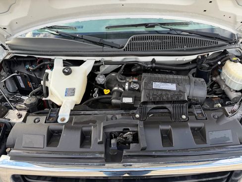 Used 2017 GMC Savana 3500 Van Cab-Chassis 2D image 31