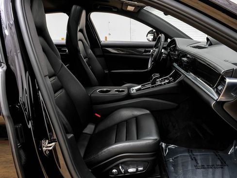 Used 2017 Porsche Panamera 4 image 31