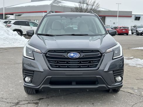 Used 2023 Subaru Forester Premium image 2